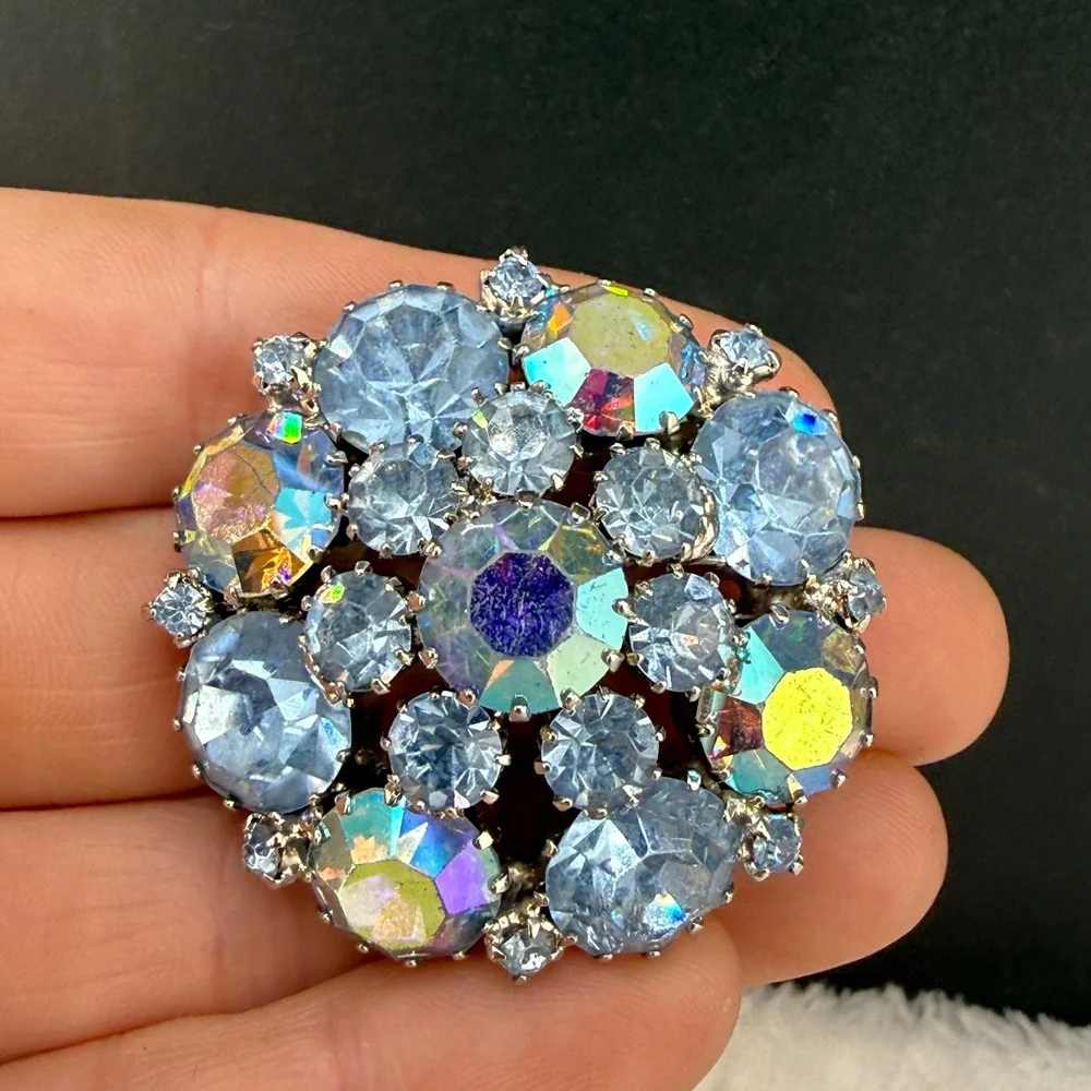 Vintage Weiss Brooch Blue Aurora Borealis Rhinestone Domed